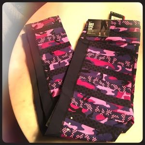 Nike Epic Lux tight fit workout capris (M) NWT